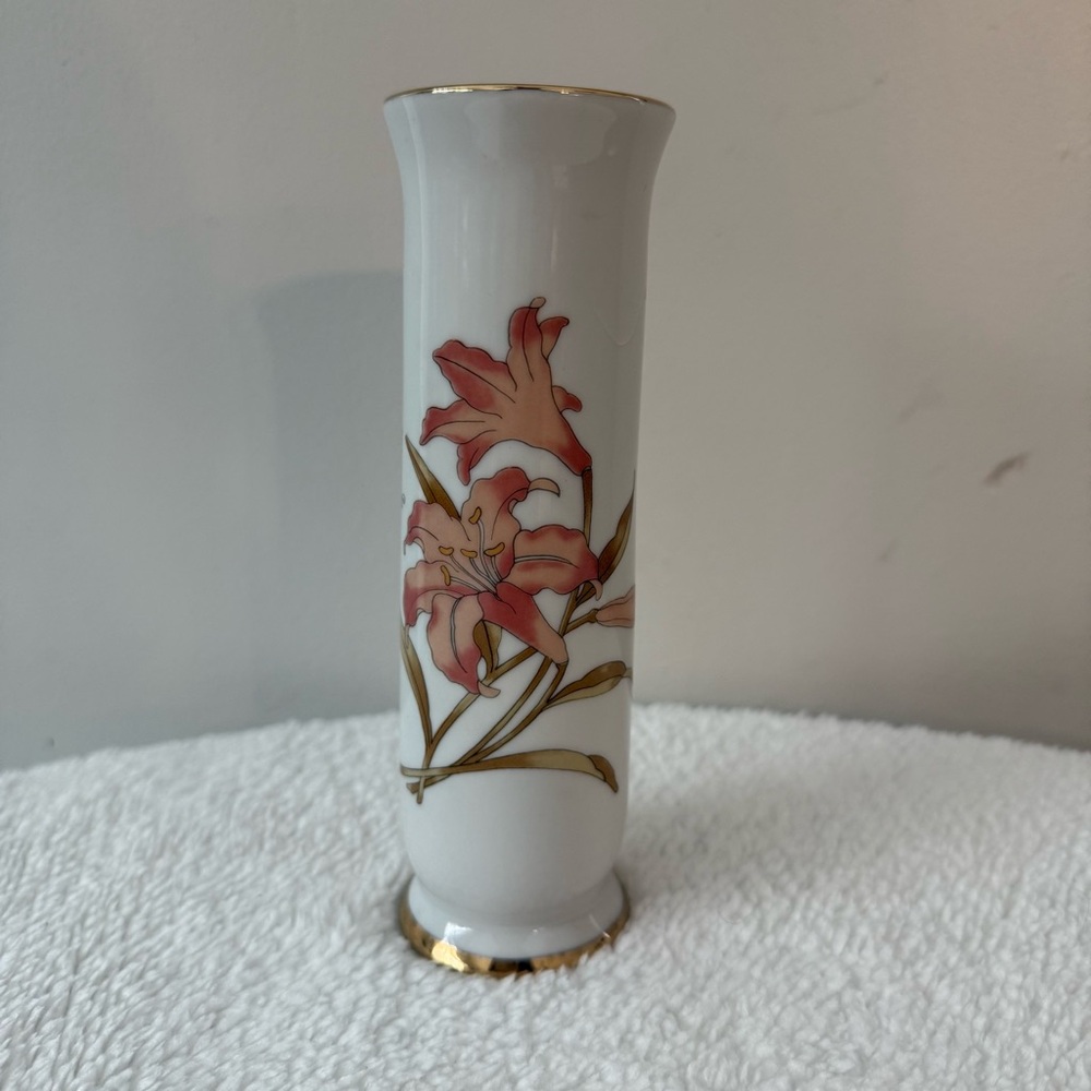 Japanese Porcelain Bud Vase Coral Asiatic Lily w/ Butterfly Gold Trim VTG Japan